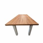 Balto koju stalas virsus